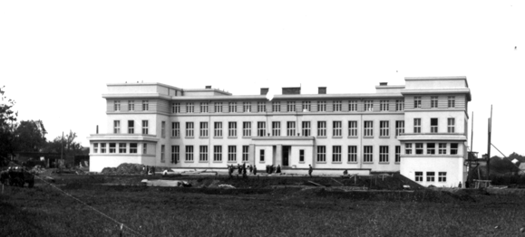 Budova školy v roce 1924