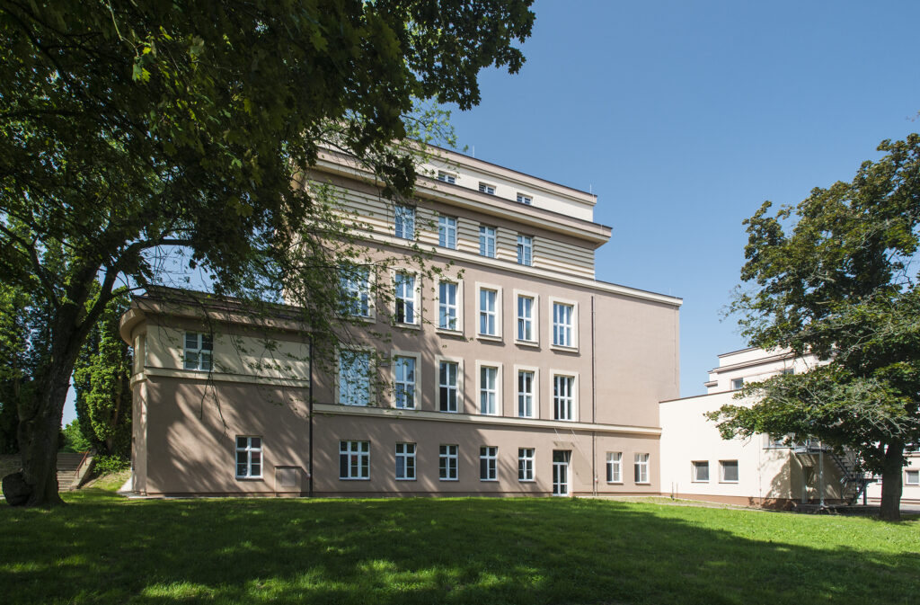 SZeŠ a SOU Čáslav - budova školy